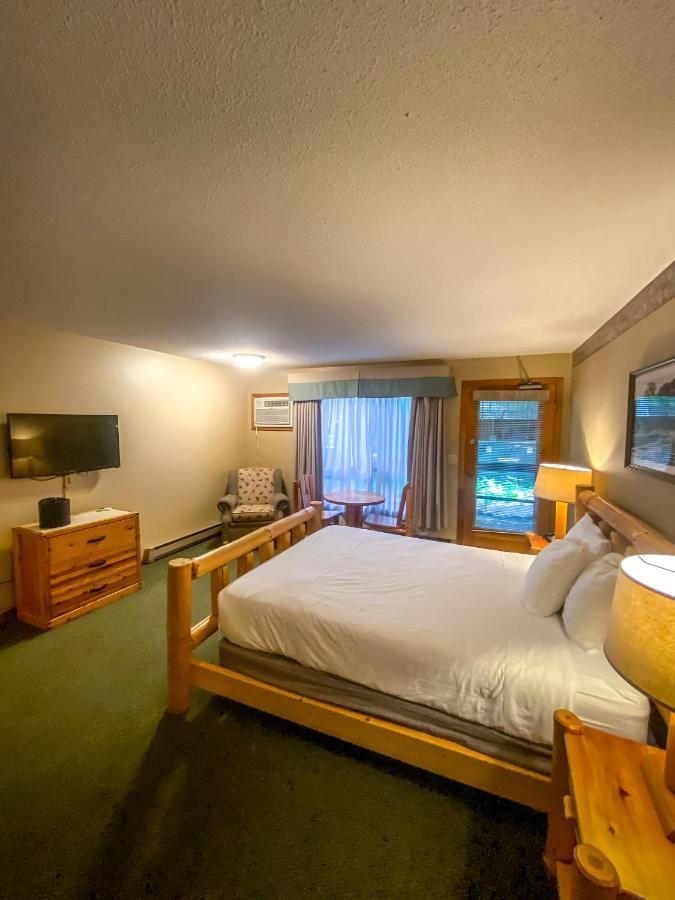 Ruttger's Bay Lodge Deerwood